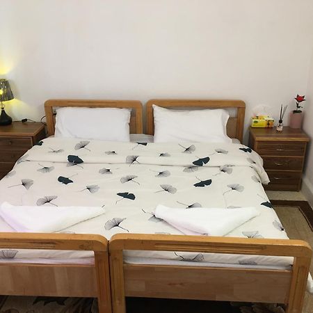 بيت العُمري Umm Qays Extérieur photo